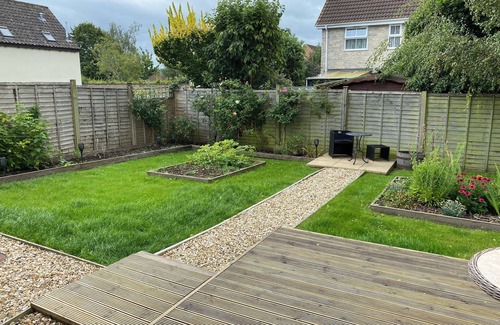 Street Casa | Comfortable Family Home Adjacent to Millfield School and Near Clarks Village