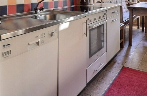 Grimentz Apartamento | Comfortable flat on 2 levels for 6 people, living room with wood-burner, kitchen area with dishwashe