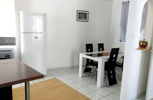 Neuville-sur-Saone Apartamento | Comfortable 5-room apartment