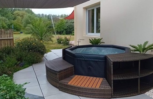 Plounevez-Lochrist Casa | Cómoda casa de campo junto al mar con jacuzzi