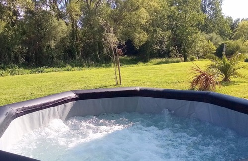 Plounevez-Lochrist Casa | Cómoda casa de campo junto al mar con jacuzzi