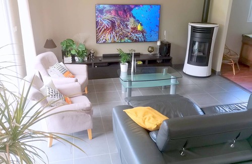 Plounevez-Lochrist Casa | Cómoda casa de campo junto al mar con jacuzzi