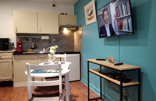 Le Port Apartamento | COMFORTABLE FRANCE STUDIO WITH BREATHTAKING HARBOR AND SEA VIEWS