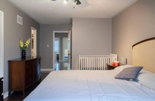 Burlington Casa | Comfortable Full House- 3 Bedroom + Basement