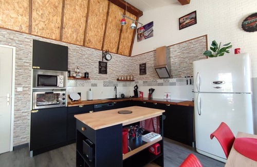 Carcassonne Villa | Comfortable gite well located bath /remous terrace enclosed garden dogs accepted!