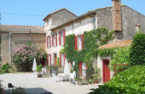 Douzens Casa | Cómoda casa rural con piscina en el antiguo dominio del vino