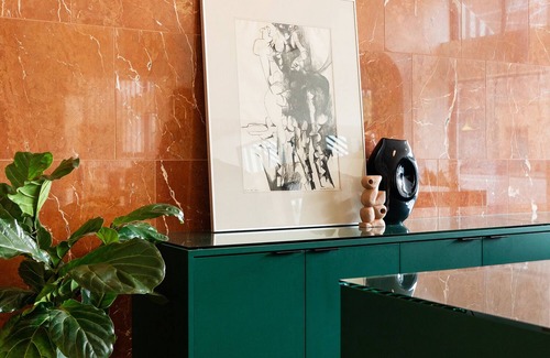 Buckman Neighborhood Apartamento | Comfortable Grand King Room: Pet Friendly Stay, Walk to Grand Amari