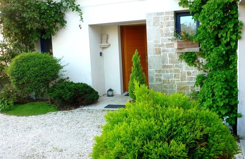 Riantec Casa | Cómoda planta baja en jardín, cerca del mar.