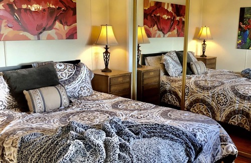 Martinez Casa | Comfortable Guest House with Sweeping Views and Private Garden