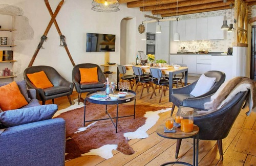 Courmayeur Chalet De Esquí | Comfortable holiday home with fireplace