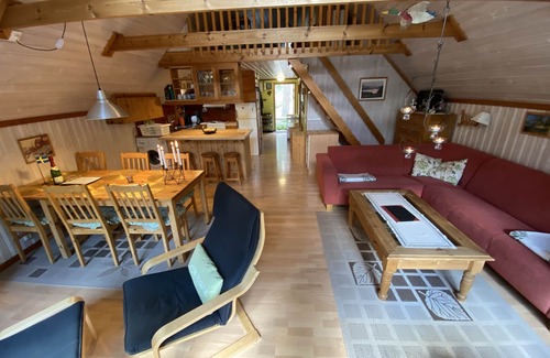 Vimmerby Casa | Cómoda casa de vacaciones con sauna en un lugar idílico en el bosque cerca de un lago para nadar, hasta 6 p.