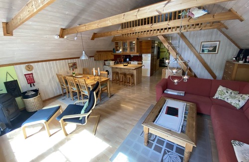 Vimmerby Casa | Cómoda casa de vacaciones con sauna en un lugar idílico en el bosque cerca de un lago para nadar, hasta 6 p.