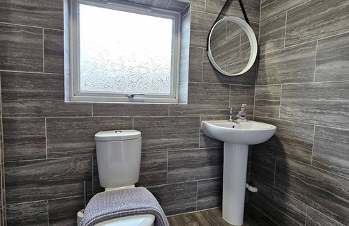 Peterborough Casa | Comfortable home for contractors sleeps 6