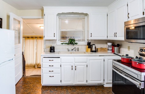 Gates-North Gates Casa | Comfortable Home In the Suburb close to Dwtn/Airport/UofR