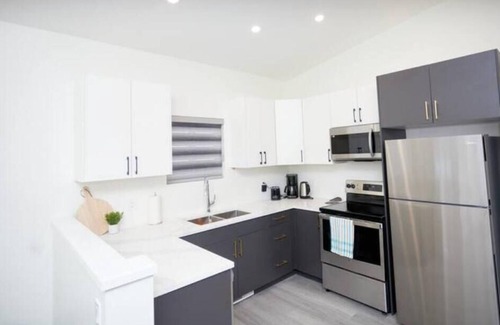 St. James Casa | Comfortable home near airport
