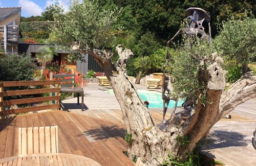 Loguivy Casa | Comfortable house with private pool & spa