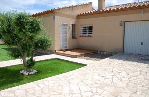 Les Tres Cales Casa | Comfortable House in Les Tres Cales with Private Pool