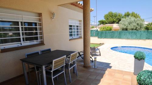 Les Tres Cales Casa | Comfortable House in Les Tres Cales with Private Pool