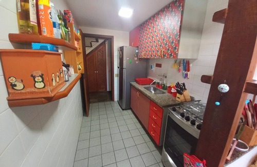 Alto de Buzios Casa | Cómoda casa en Geribá, con barbacoa interna, piscina y TV.