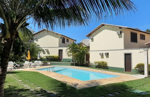Alto de Buzios Casa | Cómoda casa en Geribá, con barbacoa interna, piscina y TV.