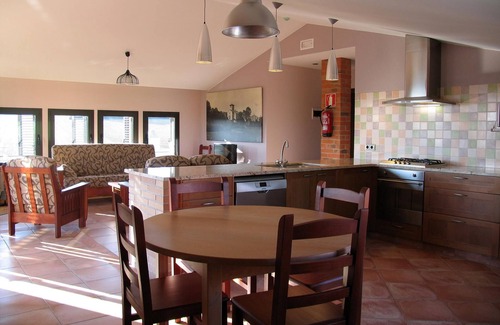 Fontcoberta Cabaña | Cómoda casa cerca de Banyoles. Amplio espacio con barbacoa i piscina privada.