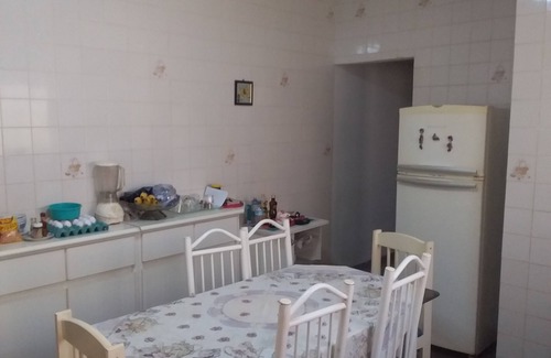 Mongagua Casa | Casa cómoda cerca de la playa y el centro