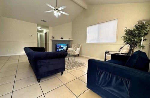 Turlock Casa | Comfortable House w/ Wi-Fi/TV