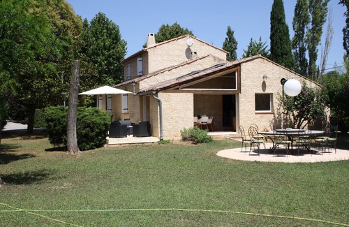 Saint-Maximin-la-Sainte-Baume Villa | Cómoda casa con piscina y cancha de tenis privada en el corazón de la provenzal verde
