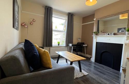Bedford Apartamento | Comfortable King Bed - Location - Contractors - Family - Parking