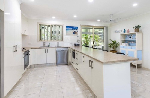 Bellara Casa | ¡Cómoda casa familiar de poca altura a solo minutos del agua! Tarooki St, Bellara