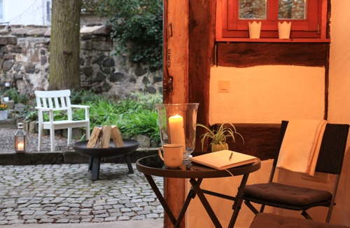 Gudensberg Apartamento | Cómodo y moderno Permanecer en el ambiente de entramado de madera de la Antigua Parroquia Gudensberg