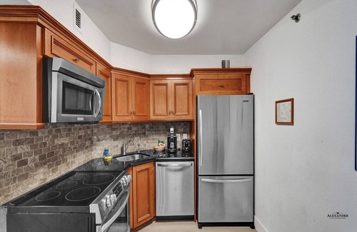La Gorce Apartamento | Comfortable Ocean View Condo / Beach Service /1214
