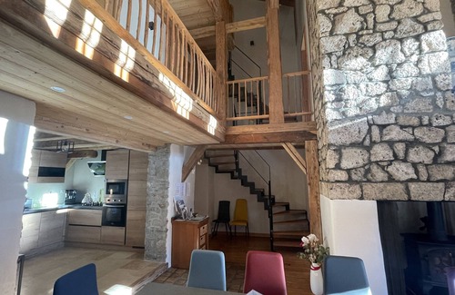 Taninges Cama Y Desayuno | Comfortable off grid mountain lodge with SPA.