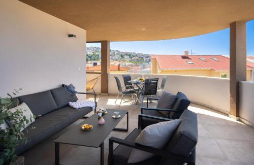 Strozanac Apartamento | Comfortable Penthouse Apartment - Sita