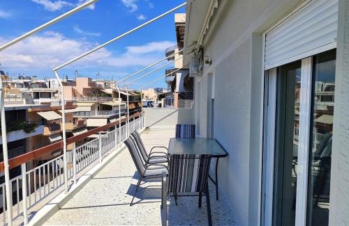 Kallithea Apartamento | Comfortable penthouse in Kallithea