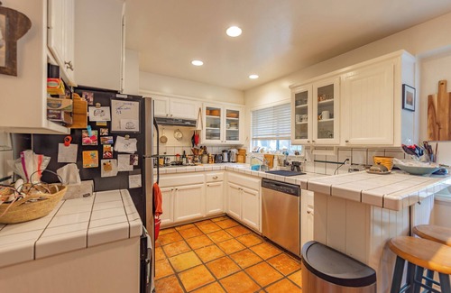 Ojai Casa | Comfortable, pet-friendly 2-bedroom plus office home in gorgeous Ojai. 30+days.