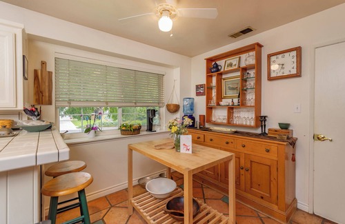 Ojai Casa | Comfortable, pet-friendly 2-bedroom plus office home in gorgeous Ojai. 30+days.