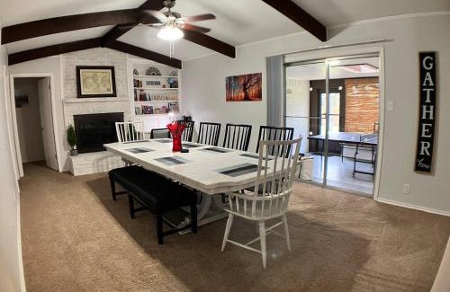 Denton Casa | Comfortable Quiet Retreat In Convenient Location
