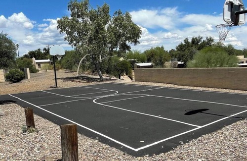 Tucson Condominio | Comfortable relaxing townhome, conveniently located for biking and hiking!