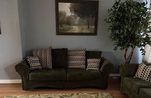 Allendale Casa | Comfortable Room near Baltimore Hospitals