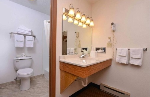 Atlantic Hotel | Comfortable Room w/ Kitchette, BBQ Grill, and Complimentary Breakfast