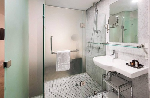 Perth Casa | Comfortable Room With Fantastic Rooftop Views