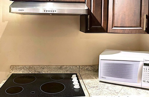 Churchill Meadows Casa | COMFORTABLE SHORT TERM STAY IN MISSISSAUGA ONTARIO, CLOSE TO ALL AMENITIES, PARK