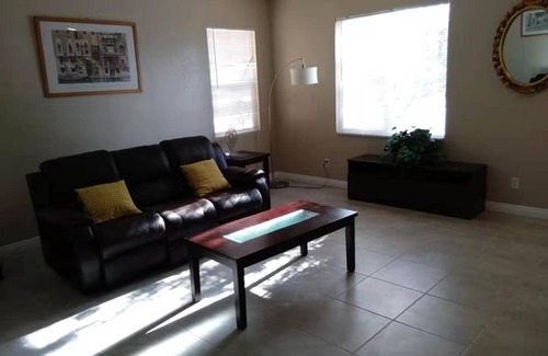 Victorville Casa | CASA INDIVIDUAL CONFORTABLE