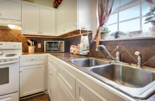 Bay St Louis Apartamento | Comfortable, Spacious & Great Location!!