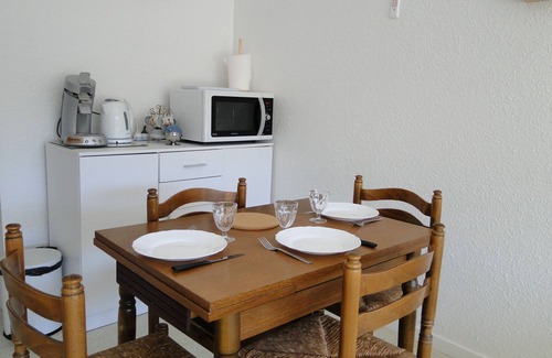 Chauffailles Apartamento | Estudio confortable con vista al estanque y al castillo