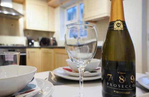 Willesborough Apartamento | Comfortable stylish Townhouse in Ashford sleeps 5 Netflix 2 Parking spaces Perfect for Contractors and Families