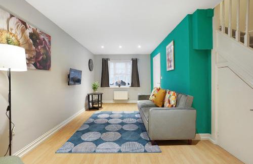 Willesborough Apartamento | Comfortable stylish Townhouse in Ashford sleeps 5 Netflix 2 Parking spaces Perfect for Contractors and Families