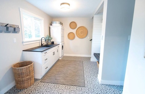 Regional District of Nanaimo Casa | Comfortable, Super Stylish and close to the Beach (1-6 guests)