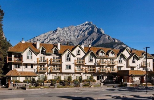 Banff Apartamento | Comfortable Superior Room with Flat-Screen TV